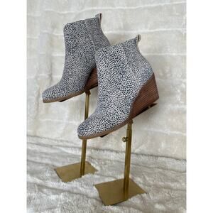 Tom’s size 6 Clare Wedge Cheetah Heel Pull on Bootie